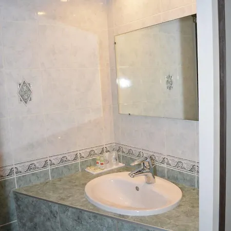 Le Lyon Hotel 2*