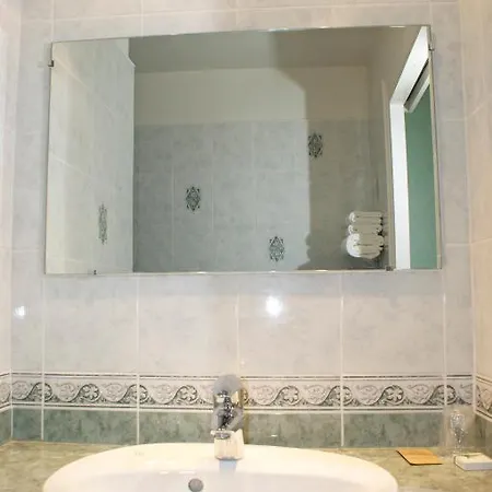 Hotel Le Lyon 2*