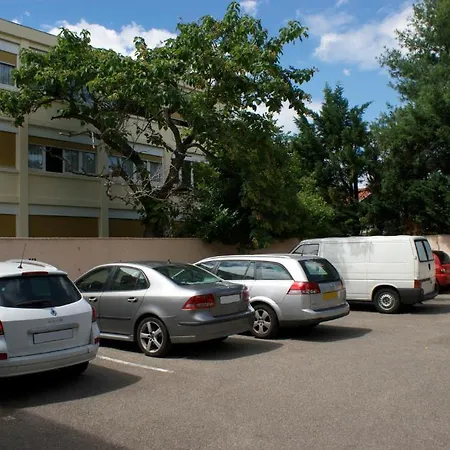 Hotel Le Lyon 2*